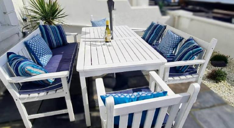 Beach View - A Truly Stunning House Opposite The Sea! Sleeps 10! Families, Friends, Contractors and in Folkestone