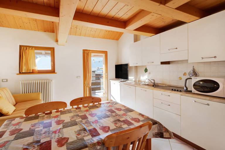 Holiday apartment with fast internet, grill & garden | Garden view — photo 4