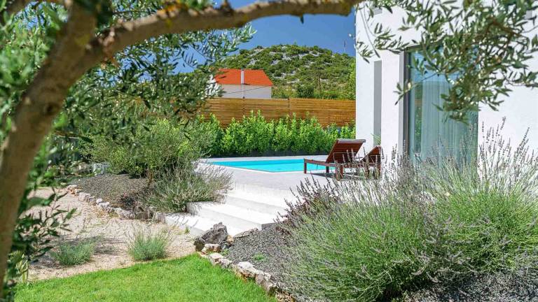 Villa with garden & terrace — photo 4