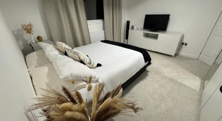 Cozy Private Room with Private Bathroom in Bristol