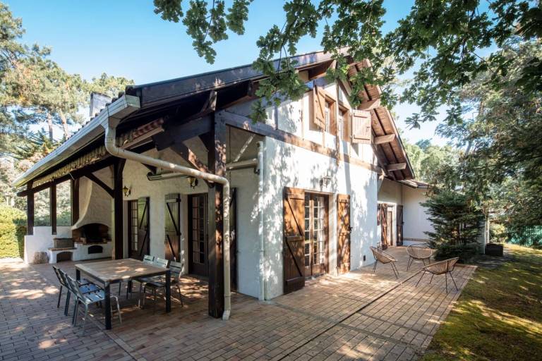 House with grill — photo 4