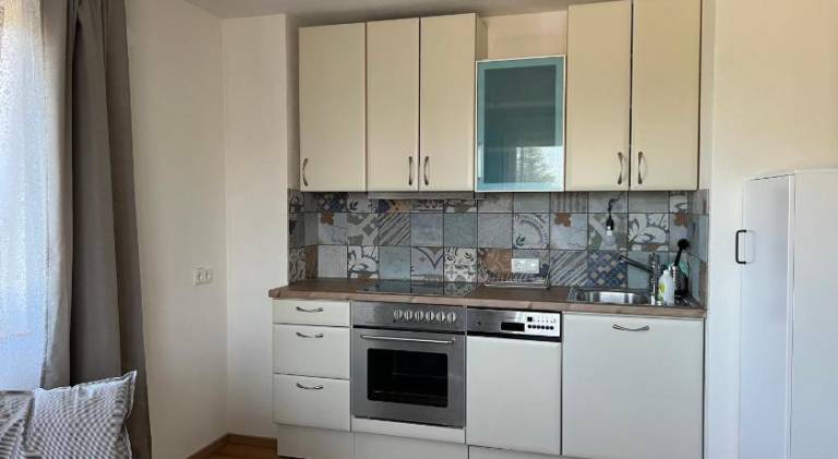 Holiday apartment with terrace, grill & yard — photo 4