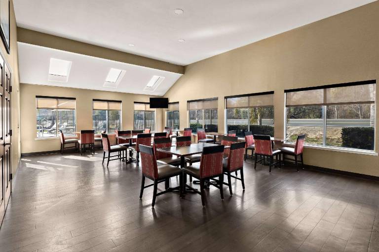 Comfort Inn & Suites Sequoia Kings Canyon — photo 4