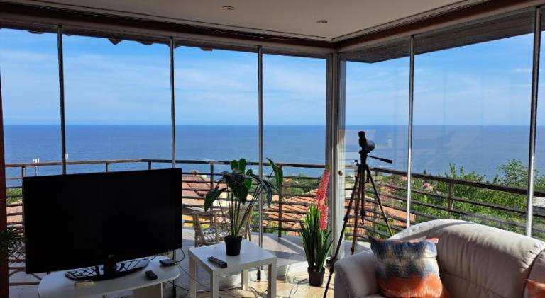 Beautiful villa with patio, barbeque & yard | Dogs allowed — photo 2