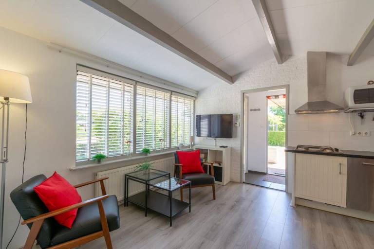 Vacation home with garden & patio — photo 4