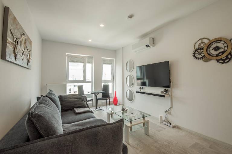 Rental apartment with jacuzzi, sauna & pool | Water view — photo 2