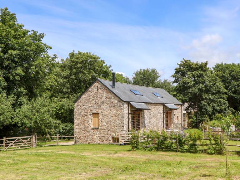 Family-oriented nice cottage with hot tub & garden | Dogs allowed — photo 2