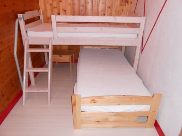 Apartment with yard — photo 4