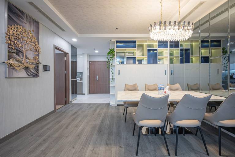 Apartment with barbeque & pool | Water view — photo 3