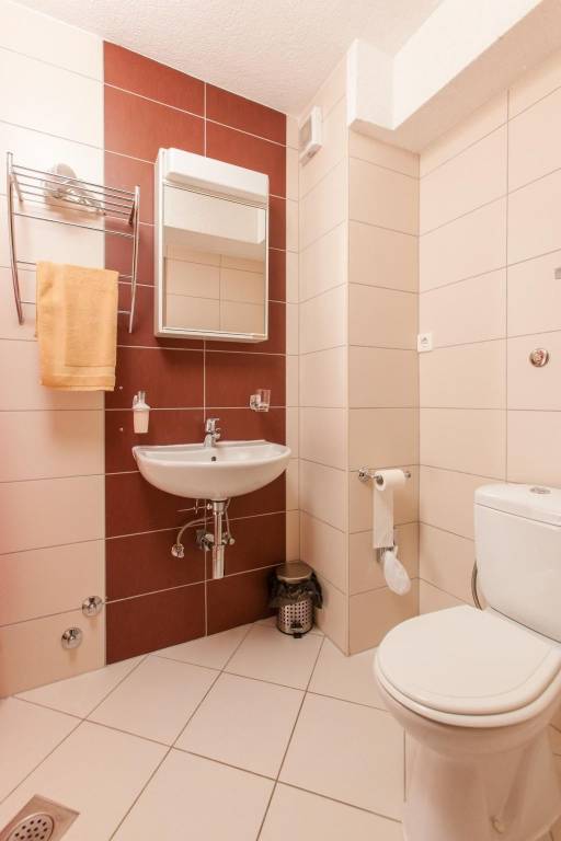 Appartment für 2 Personen mit Pool, Okrug Gornji — photo 5