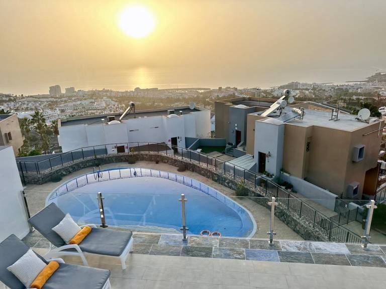 House with pool in Adeje