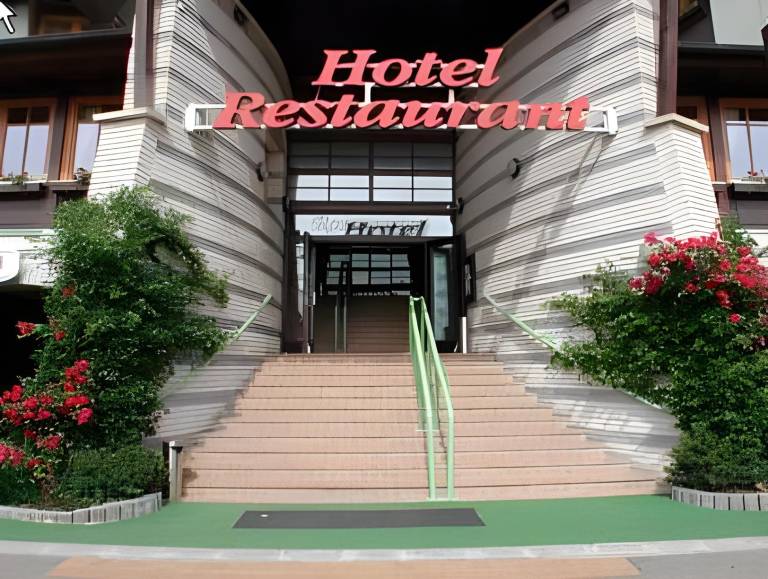 Rosengarten Hotel & Restaurant in Gyor