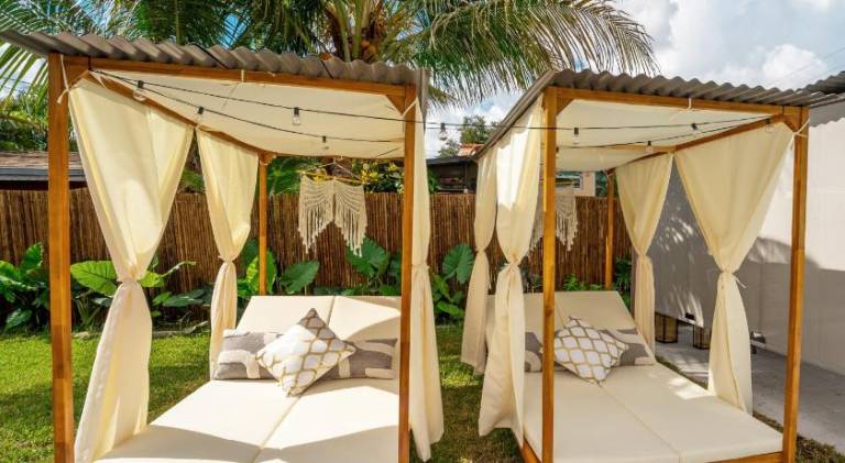 Ample villa with hot tub & pool | Pets are welcome — photo 4