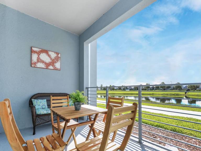 Family place with gorgeous view 4 miles to DISNEY in Lake Buena Vista, FL