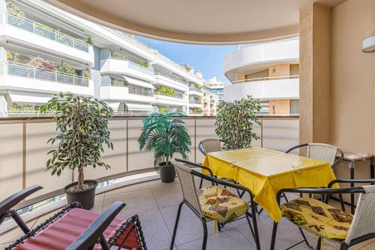 Apartment with terrace | Perfect for remote work in Biot