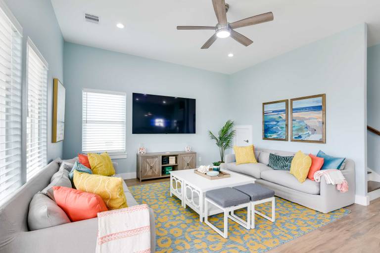 Steps to Coast! Beach Home w/ 2 Decks in Galveston — photo 2