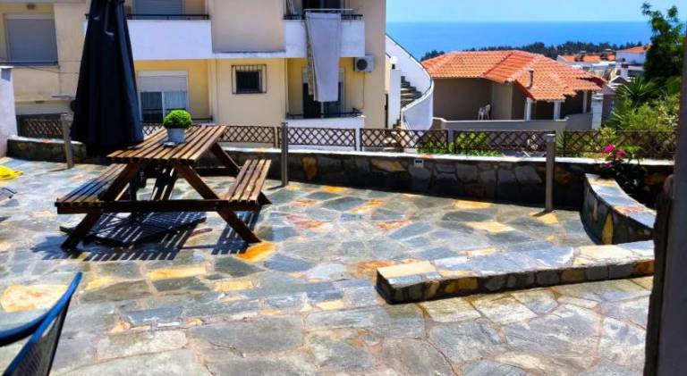 Beautiful vacation home with BBQ, terrace & yard | Close to the beach | Perfect for remote work | Pets are welcome — photo 4