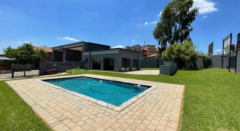 Holiday apartment with pool | Pets allowed in Pretoria