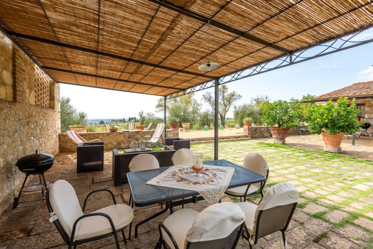 Charming vacation home with barbeque, garden & pool | Garden view | Dogs allowed — photo 3