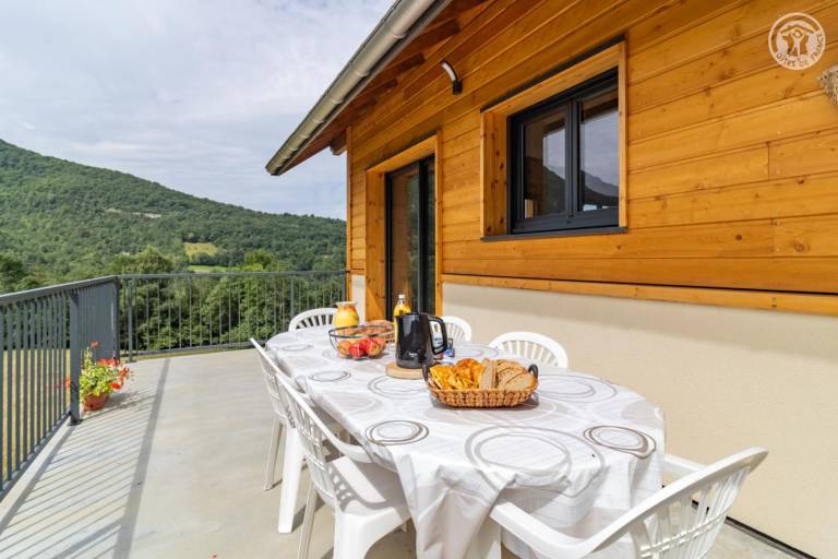 Gite with patio — photo 2