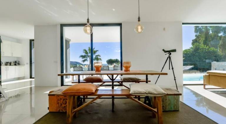Villa with pool — photo 5