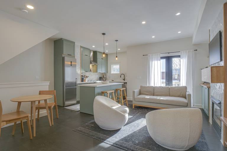 Chic Crested Butte Townhome 1/2 Mi to Skiing! — photo 4