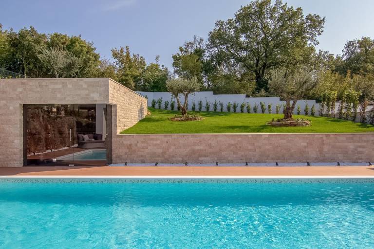Villa with grill, garden & patio — photo 4