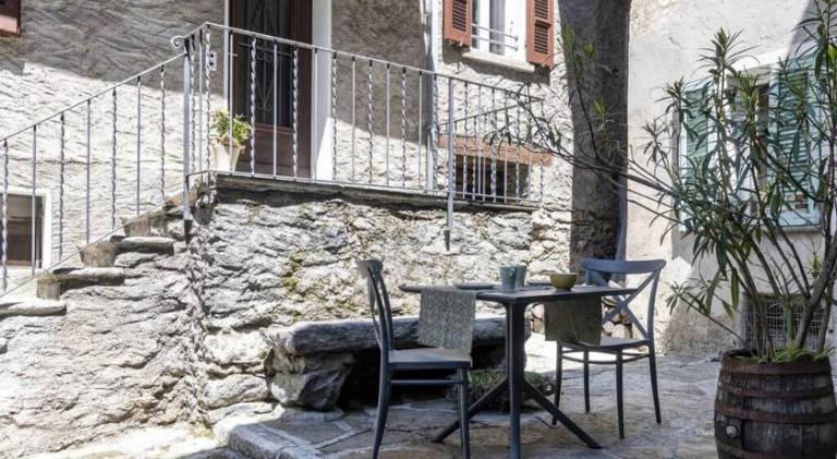 Chalet with 3 rooms for 6 persons in Brissago