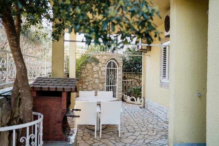 Rental apartment with terrace — photo 2