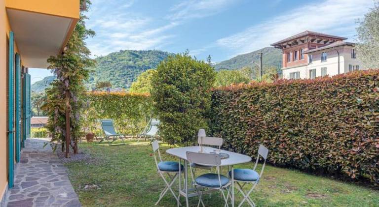 Holiday apartment with yard in Bellagio