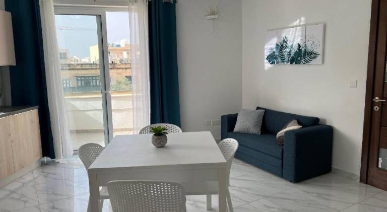Holiday apartment with patio in St. Julian's