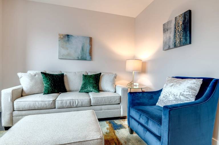 Children-friendly rental apartment with pool & barbeque | Close to Boston Massacre | Perfect for remote work | Pet-friendly — photo 3