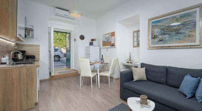 Rental apartment with 2 rooms for 4 persons in Rijeka