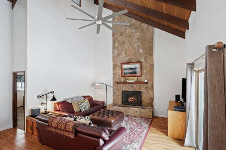 Family-oriented vacation home with jacuzzi, barbecue & pool | Dogs allowed in Bend, OR