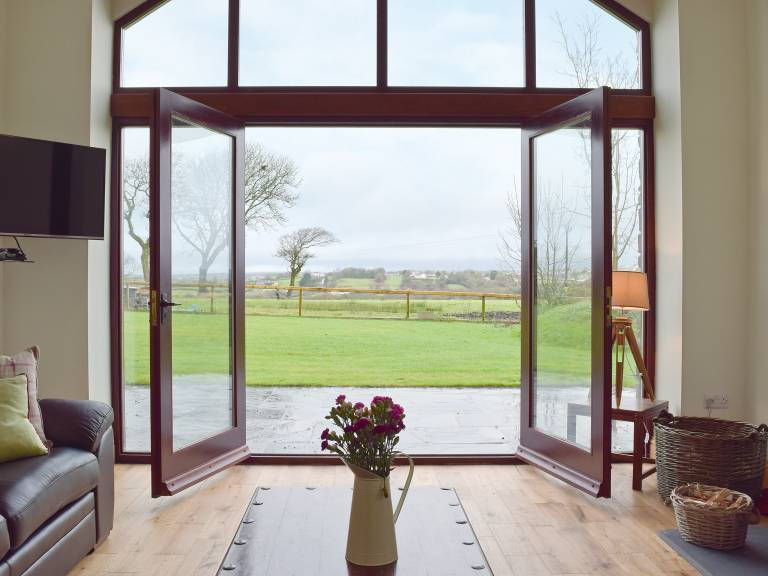 Cottage with yard | River view — photo 3