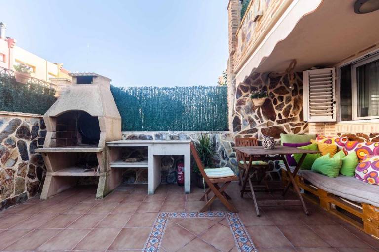 Fully equipped vacation home with pool, terrace & yard | Beach view | Next to the beach | Pet-friendly — photo 3