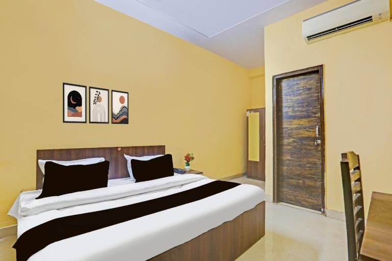 Super Hotel O Shalimar Bagh Max Hospital