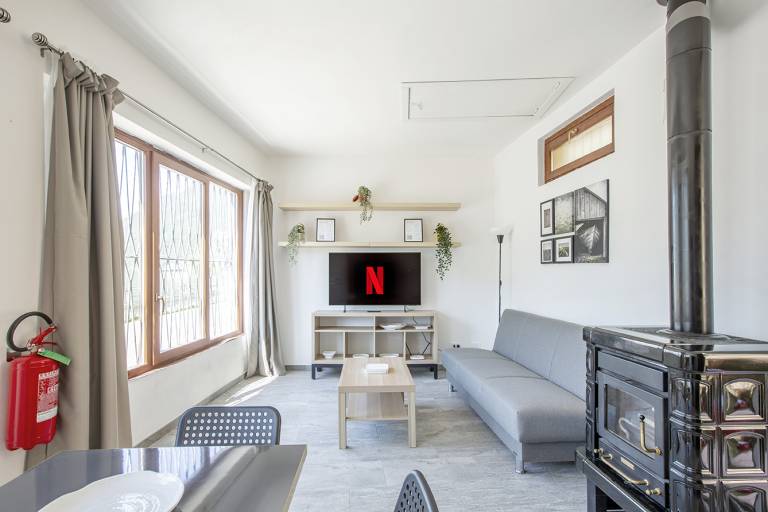 Family-friendly apartment with patio | Lake view | Pets allowed — photo 4