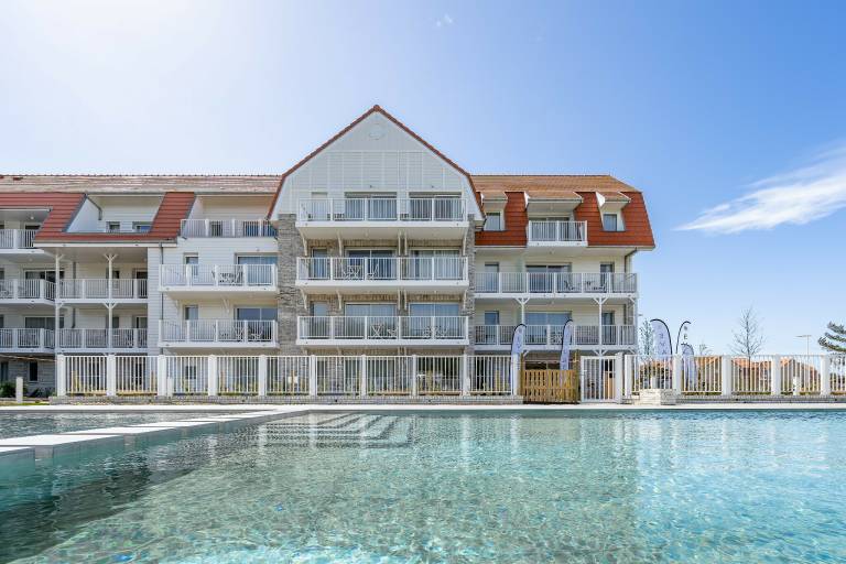 Vacation home with pool — photo 4