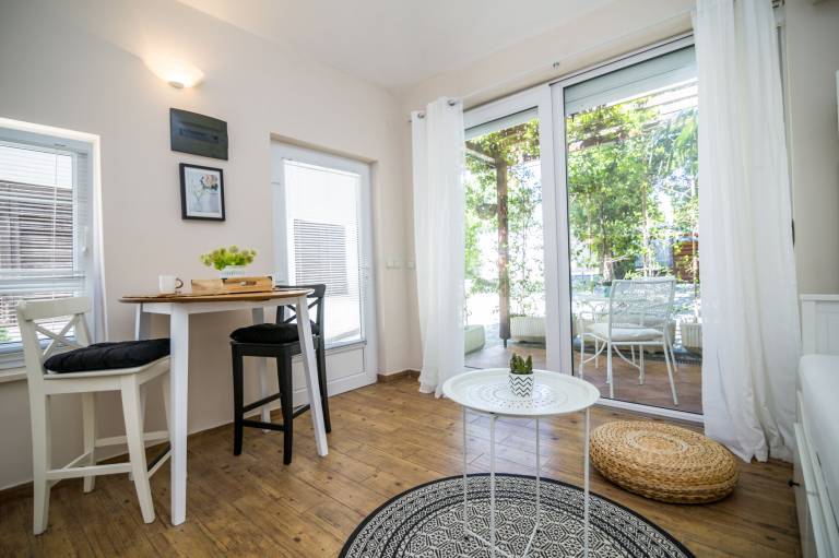 Holiday apartment with terrace | Garden view — photo 2