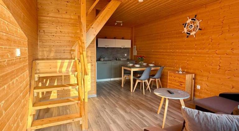 Serviced apartment with patio — photo 4