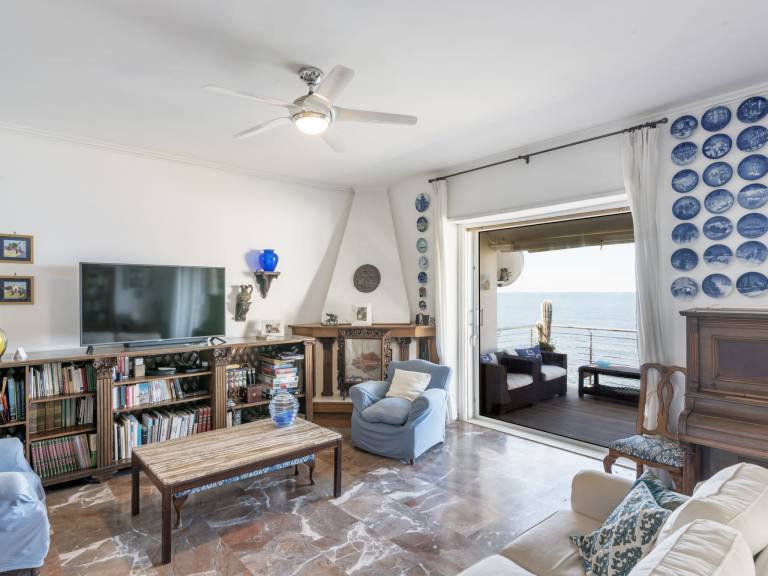 Apartment with yard & terrace | Sea view — photo 2