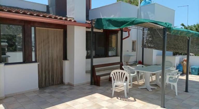 House with barbecue, garden & patio — photo 4