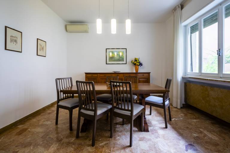 Bright apartment on the banks of the Adige river, with 7 beds and private courty — photo 5