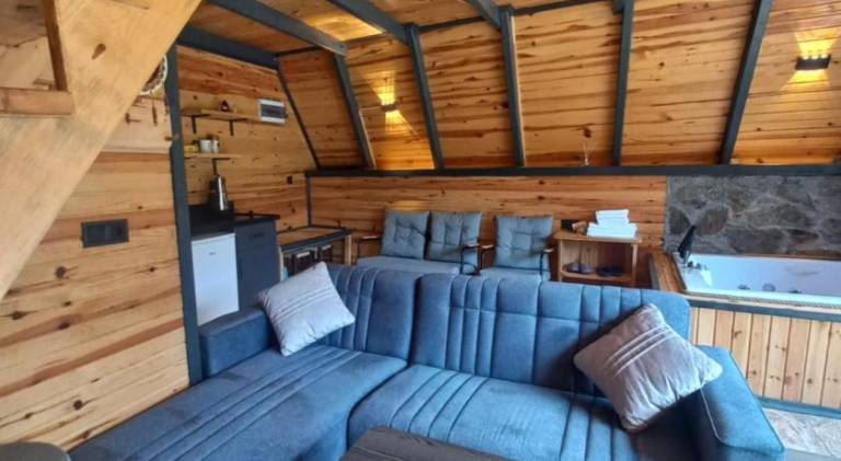 Charming vacation home with jacuzzi, patio & garden | Pets are welcome — photo 4