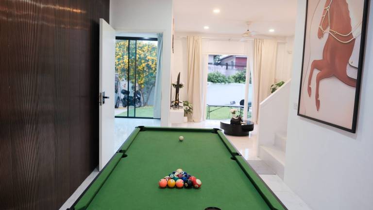 Vacation home with private pool, hot tub & yard — photo 3