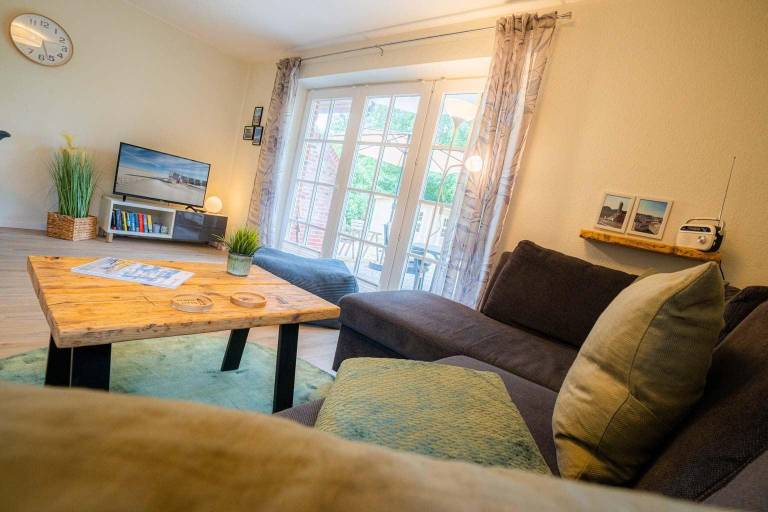 Apartment with patio & garden — photo 4