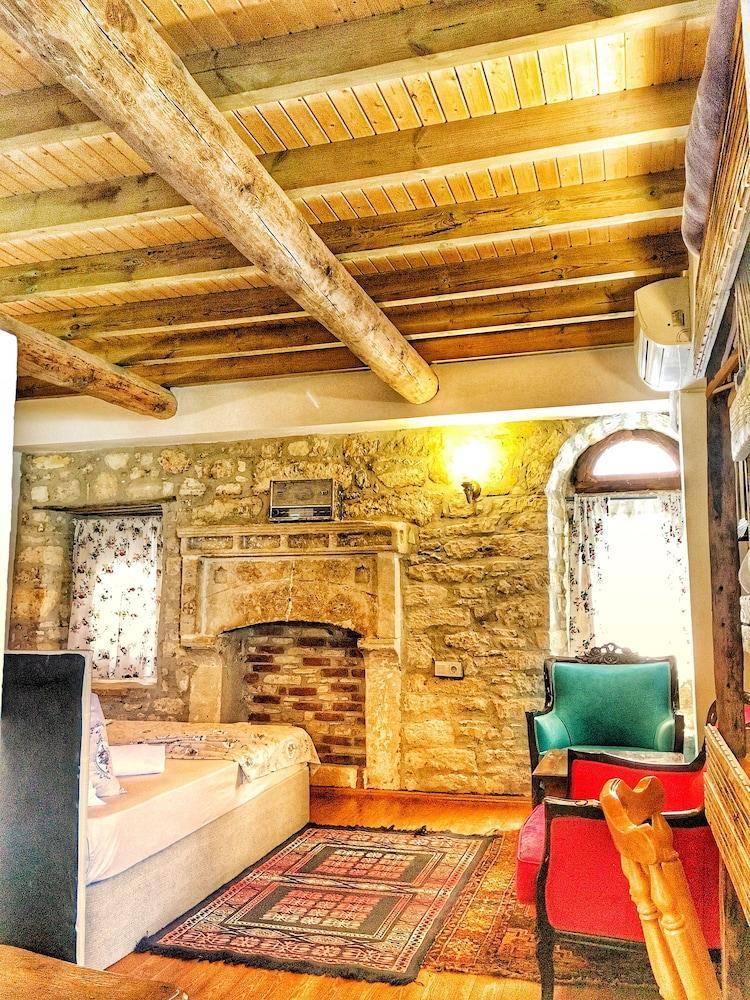 Parmis Boutique House in Cesme