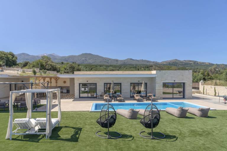Fully equipped villa with barbeque, private pool & terrace | Pet-friendly — photo 5