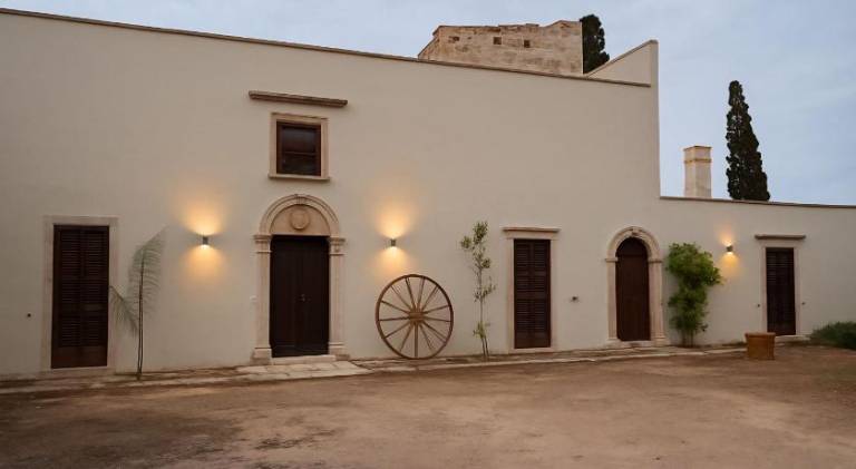 House with patio, barbecue & yard in Nardò
